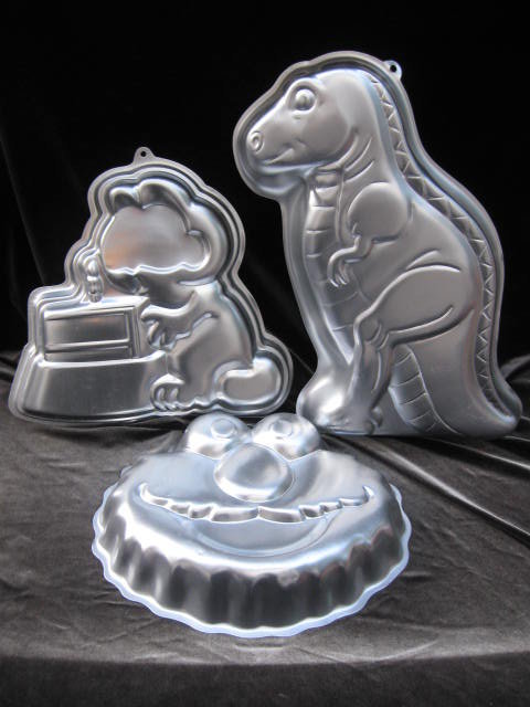 3 Wilton Cake Pans Elmo , Garfield, T Rex Dinosaur Care Pans