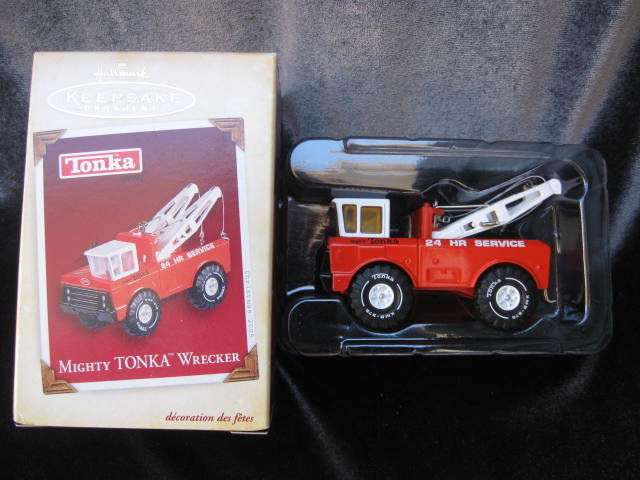 Hallmark 2005 Mighty Tonka Wrecker Christmas Tree Ornament