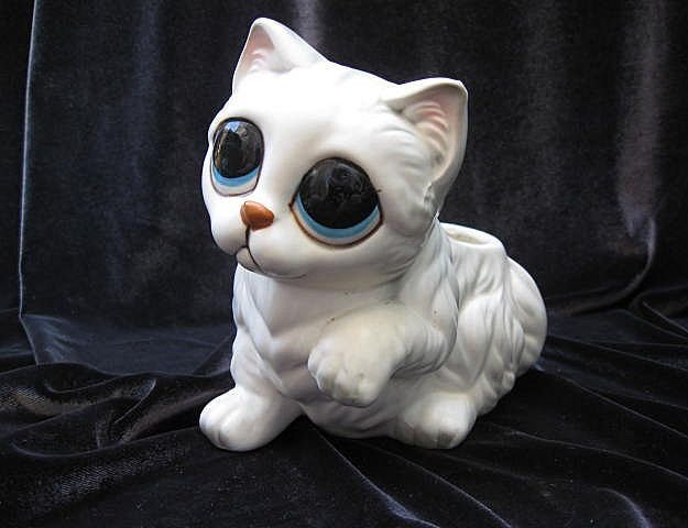 Vintage Lefton Big Eyes White Kitty Cat Figural Planter