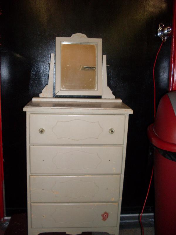 CHILDS DRESSER/SALESMAN SAMPLER