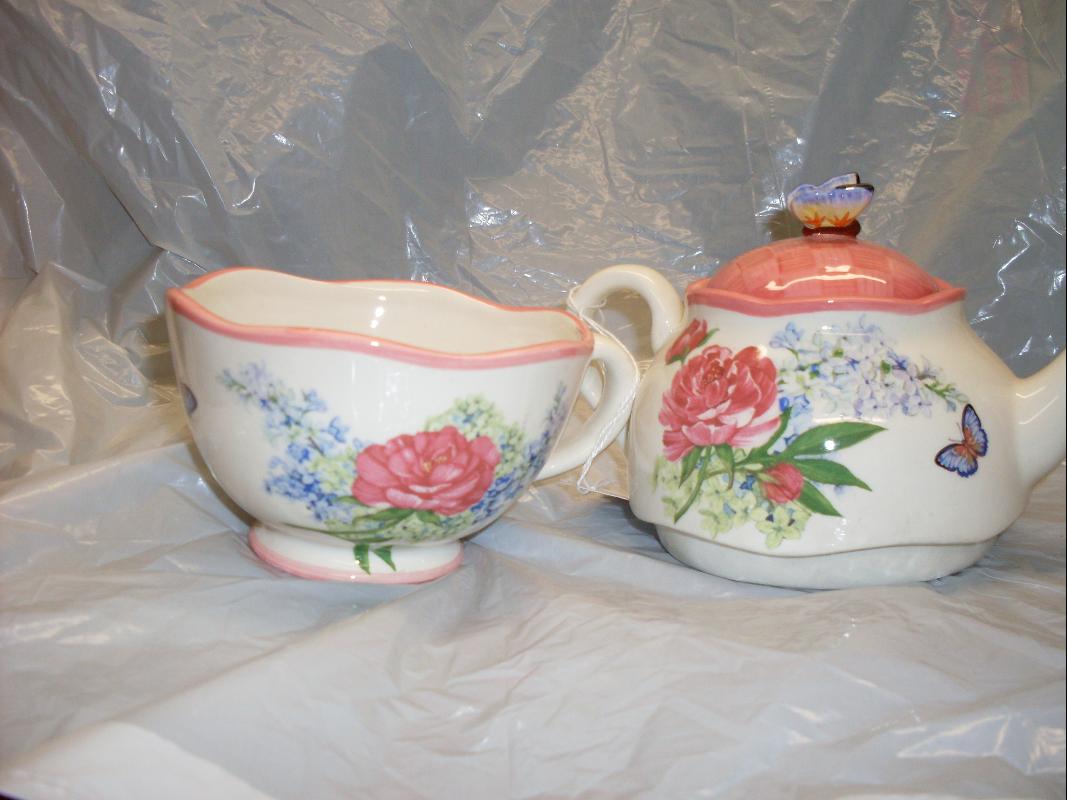harry and david teapot and cup