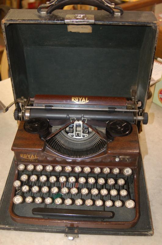 ROYAL TYPEWRITER CIRCA 1920