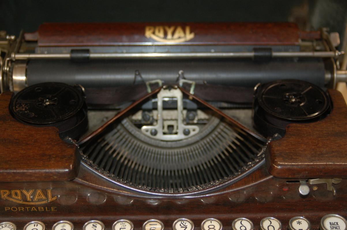ROYAL TYPEWRITER CIRCA 1920