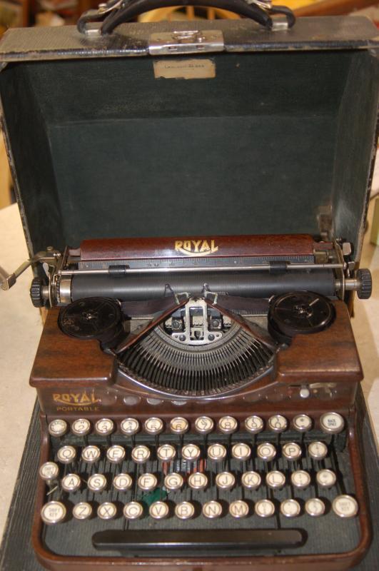 ROYAL TYPEWRITER CIRCA 1920