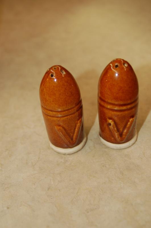 rare victory bullet/shell pottery salt and pepper