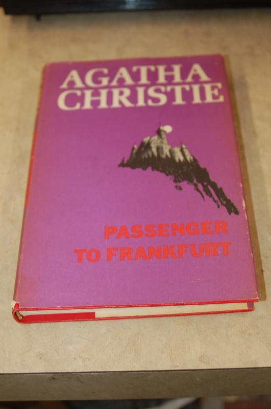 AGATHA CHRISTIE