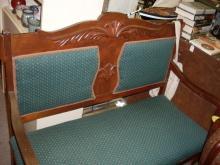 ANTIQUE VICTORIAN SETTEE
