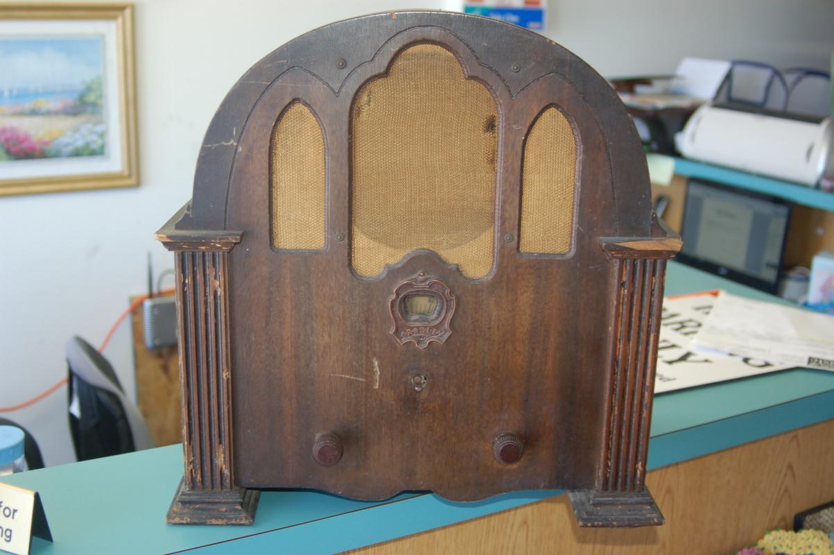 ANTIQUE CROSLY RADIO