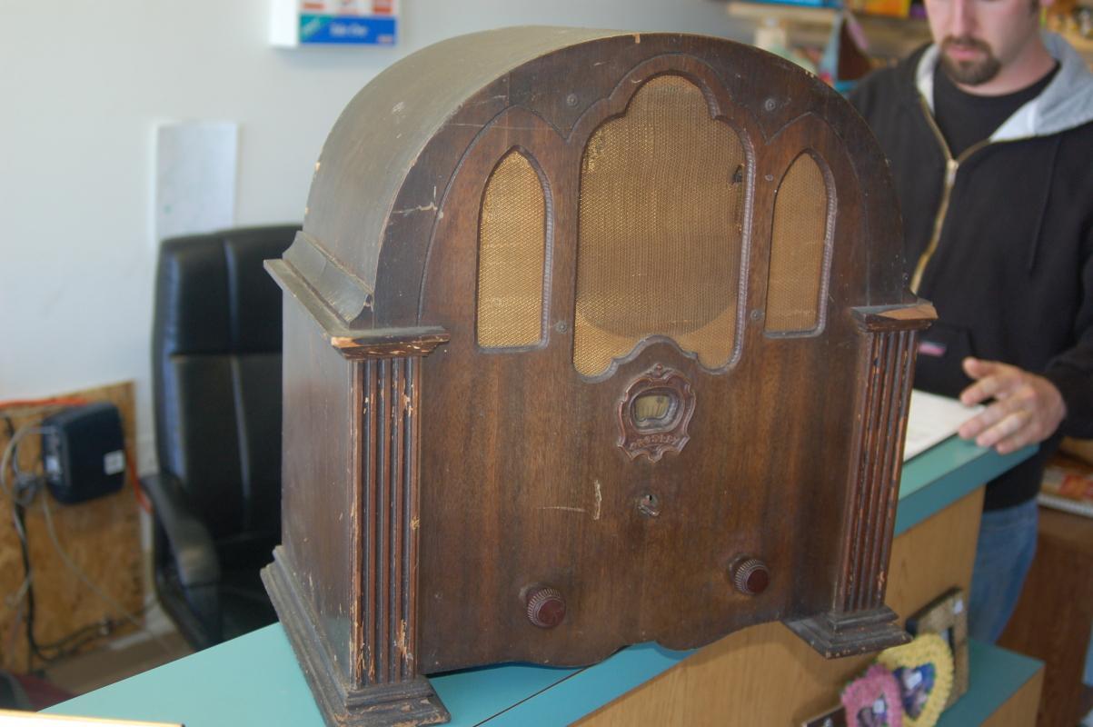 ANTIQUE CROSLY RADIO