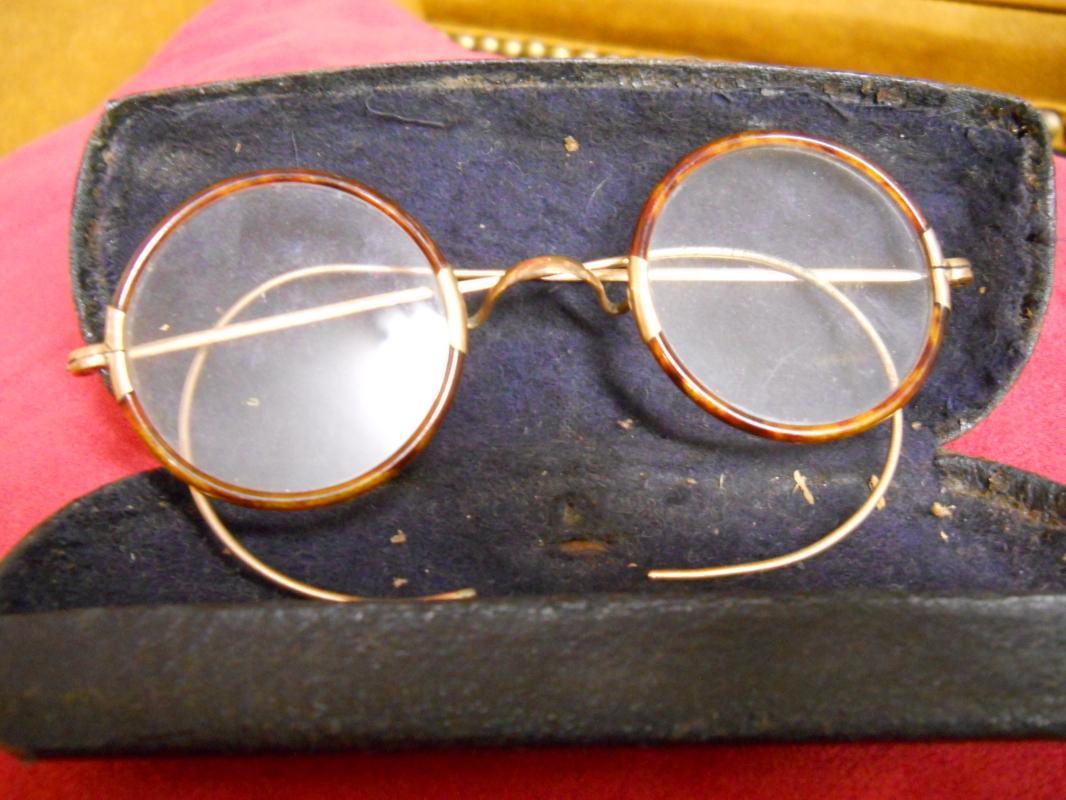 ANTIQUE SPECTACLES 12K GOLD AND HORN RIM