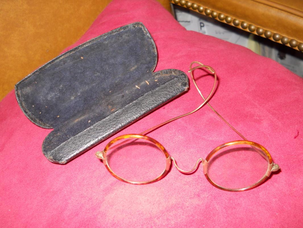 ANTIQUE SPECTACLES 12K GOLD AND HORN RIM