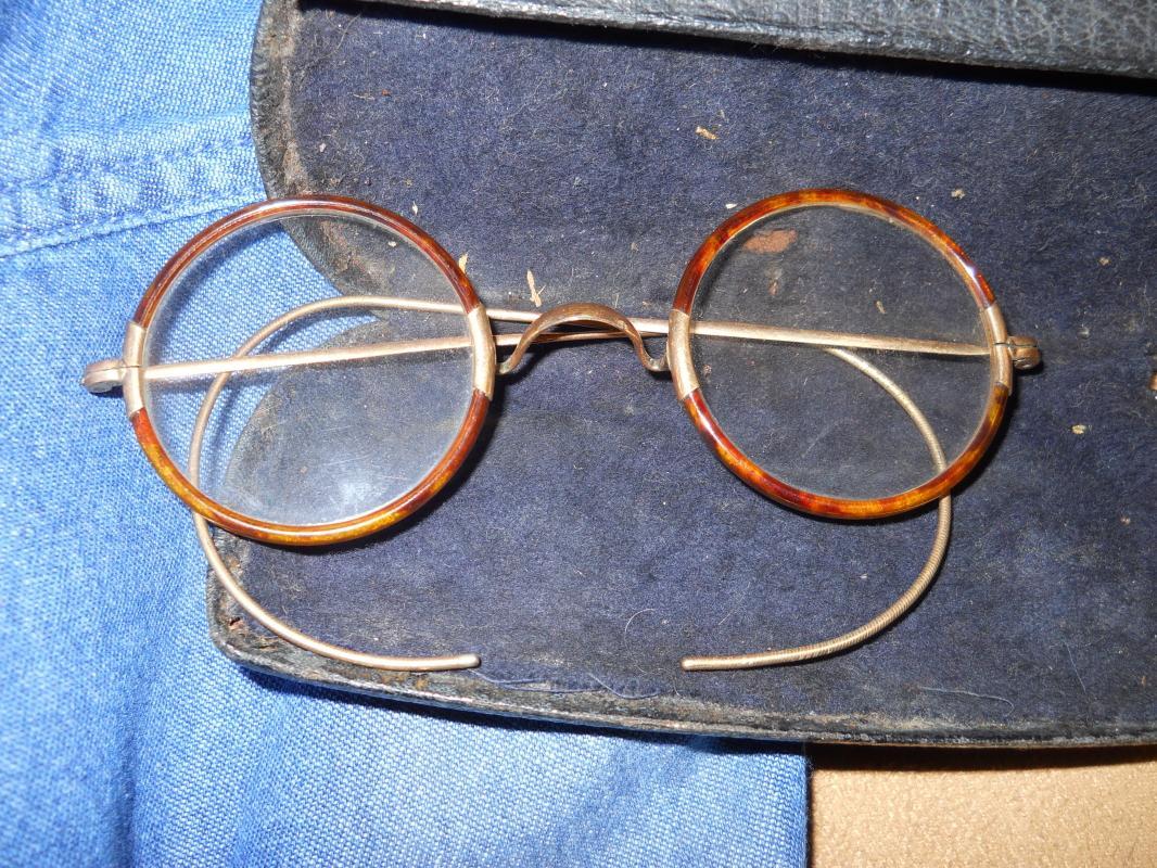 ANTIQUE SPECTACLES 12K GOLD AND HORN RIM