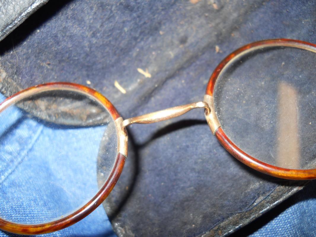 ANTIQUE SPECTACLES 12K GOLD AND HORN RIM