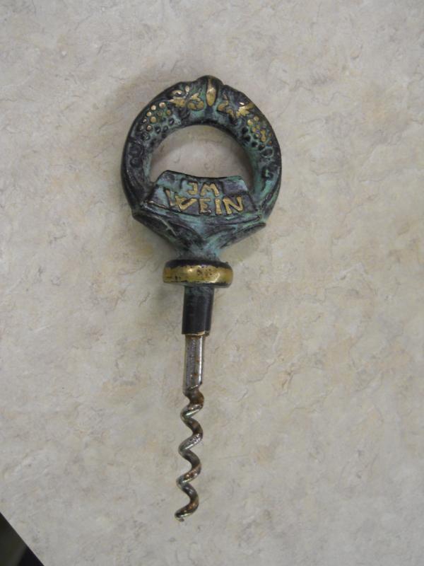 COLLECTIBLE WINE BOTTLE OPENER!