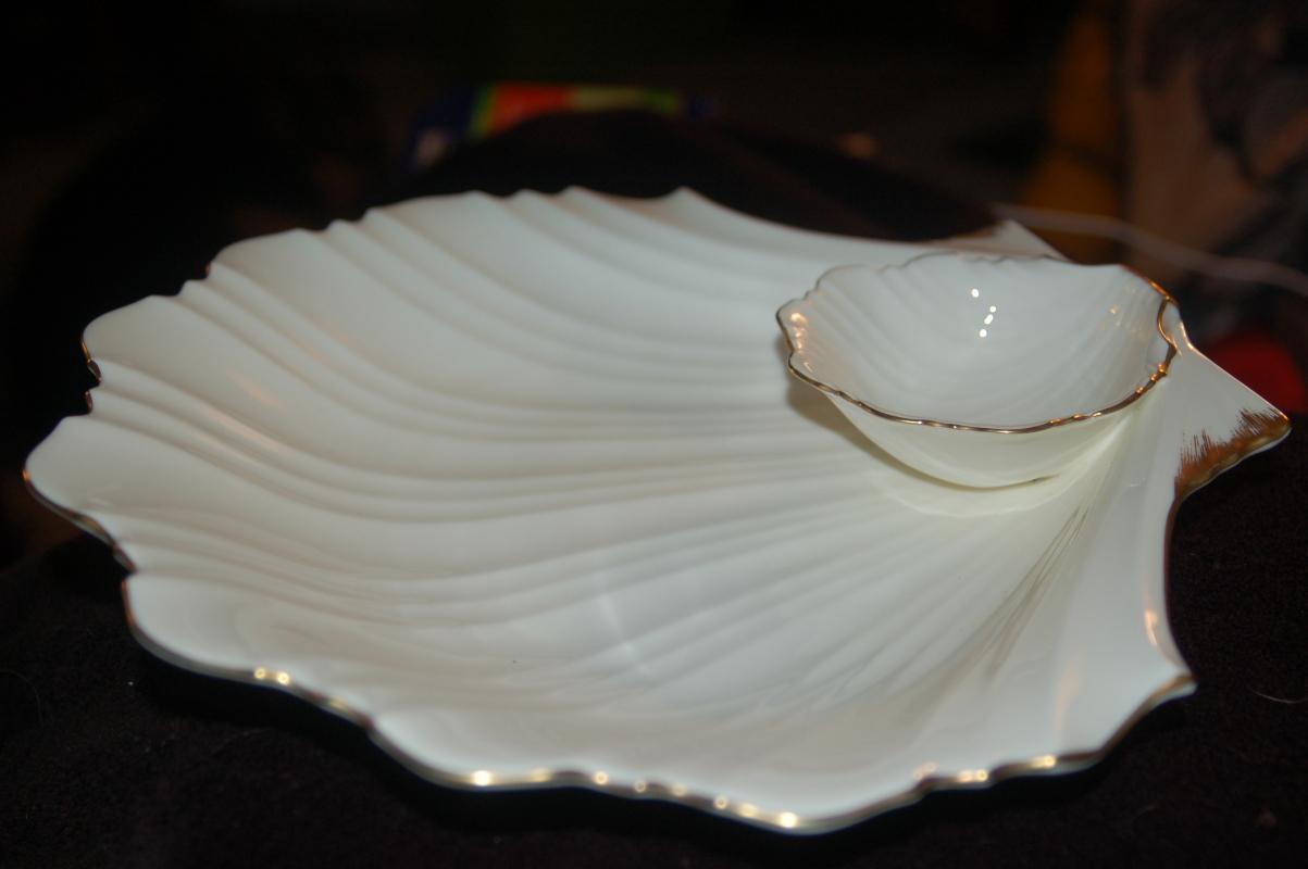 MIKASA FINE BONE CHINA CHIP DIP SHELL DISH