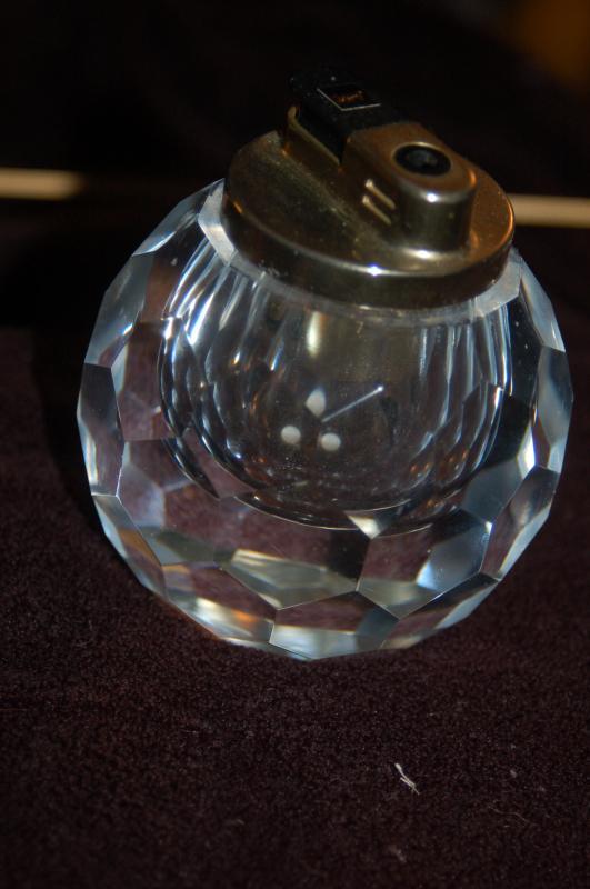 CRYSTAL CLEAR VINTAGE TABLETOP LIGHTER