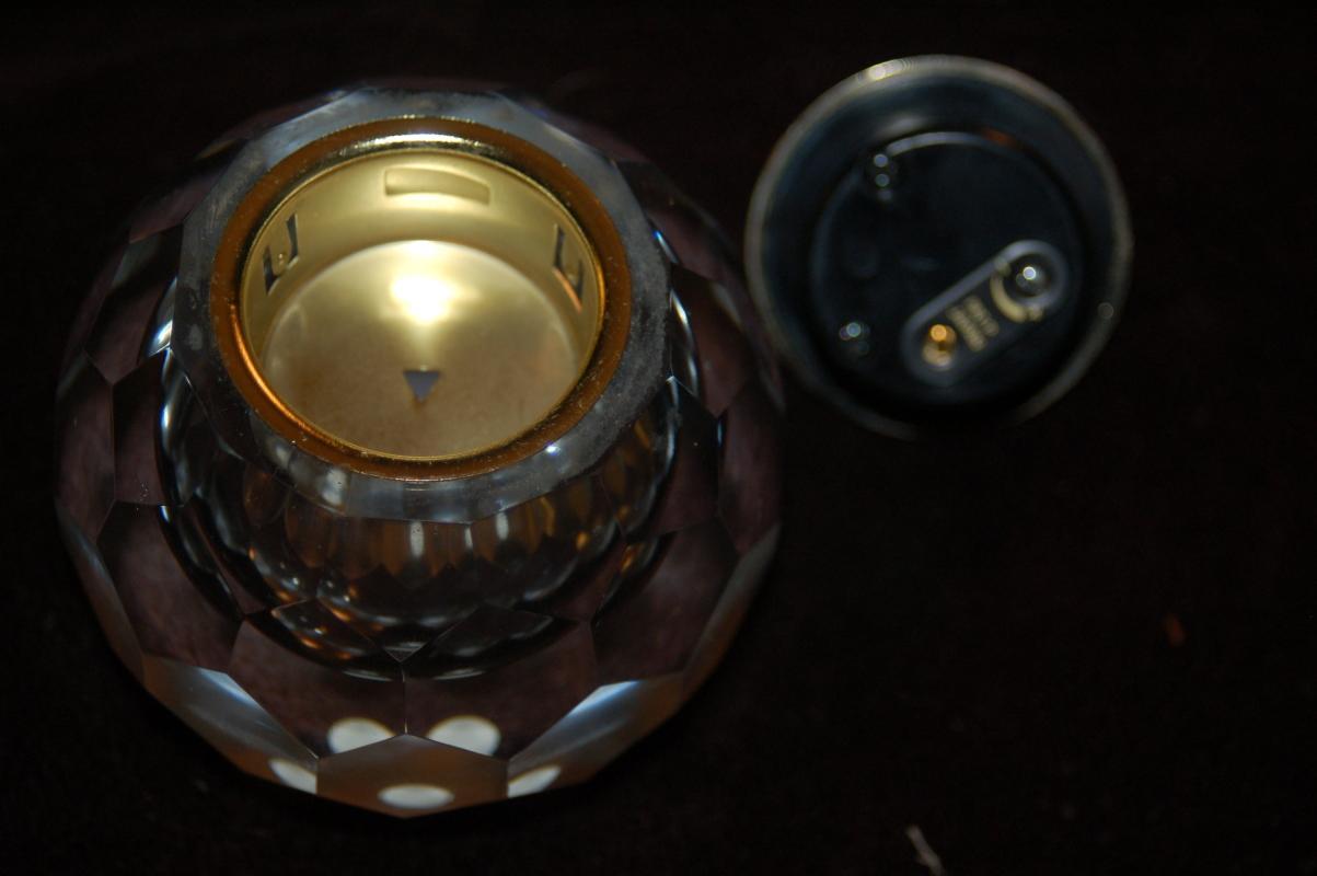 CRYSTAL CLEAR VINTAGE TABLETOP LIGHTER