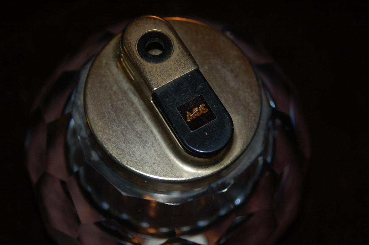 CRYSTAL CLEAR VINTAGE TABLETOP LIGHTER
