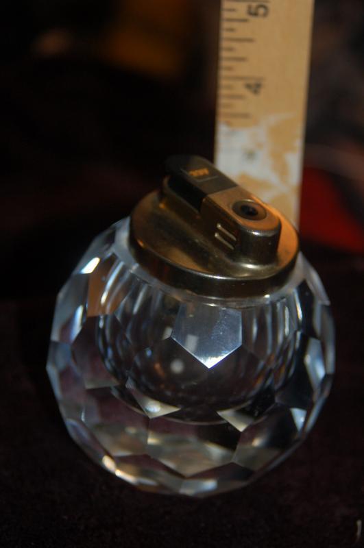 CRYSTAL CLEAR VINTAGE TABLETOP LIGHTER