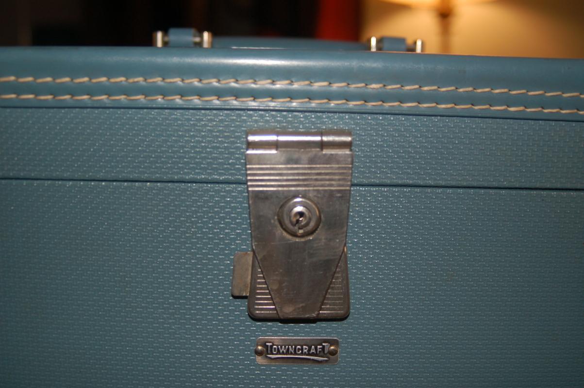 VINTAGE LUGGAGE PIECE