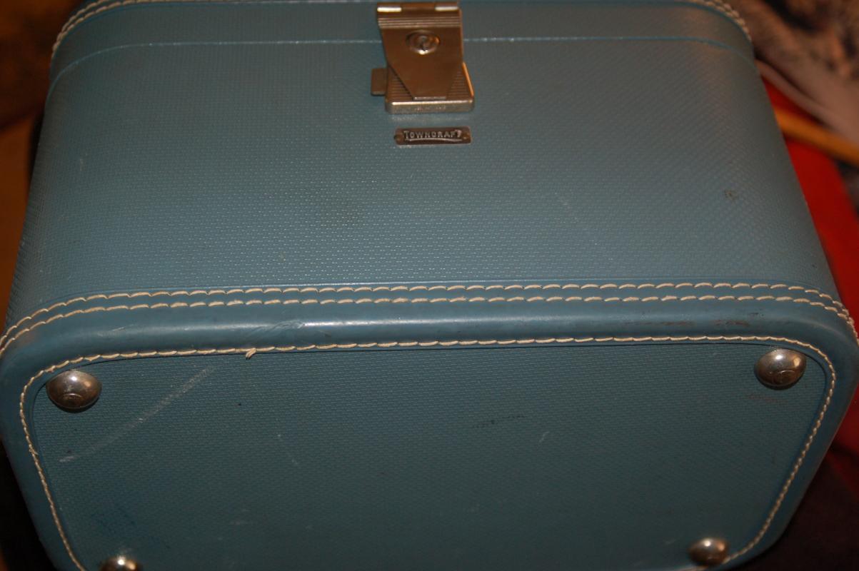 VINTAGE LUGGAGE PIECE