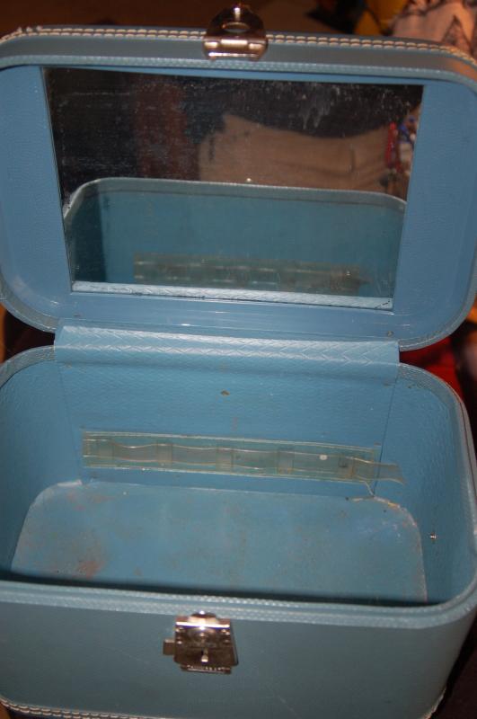VINTAGE LUGGAGE PIECE