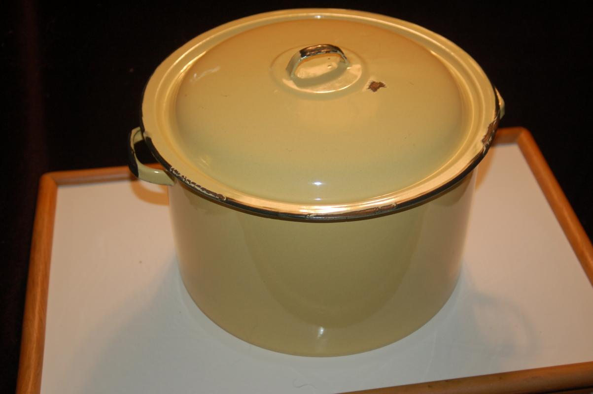 AWESOME YELLOW ENAMEL STOCK POT