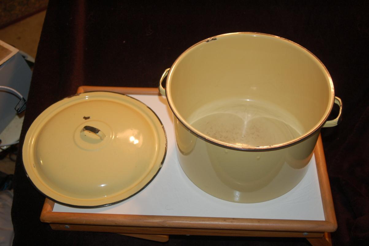 AWESOME YELLOW ENAMEL STOCK POT