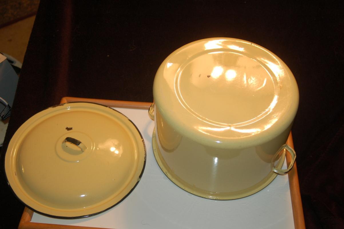 AWESOME YELLOW ENAMEL STOCK POT