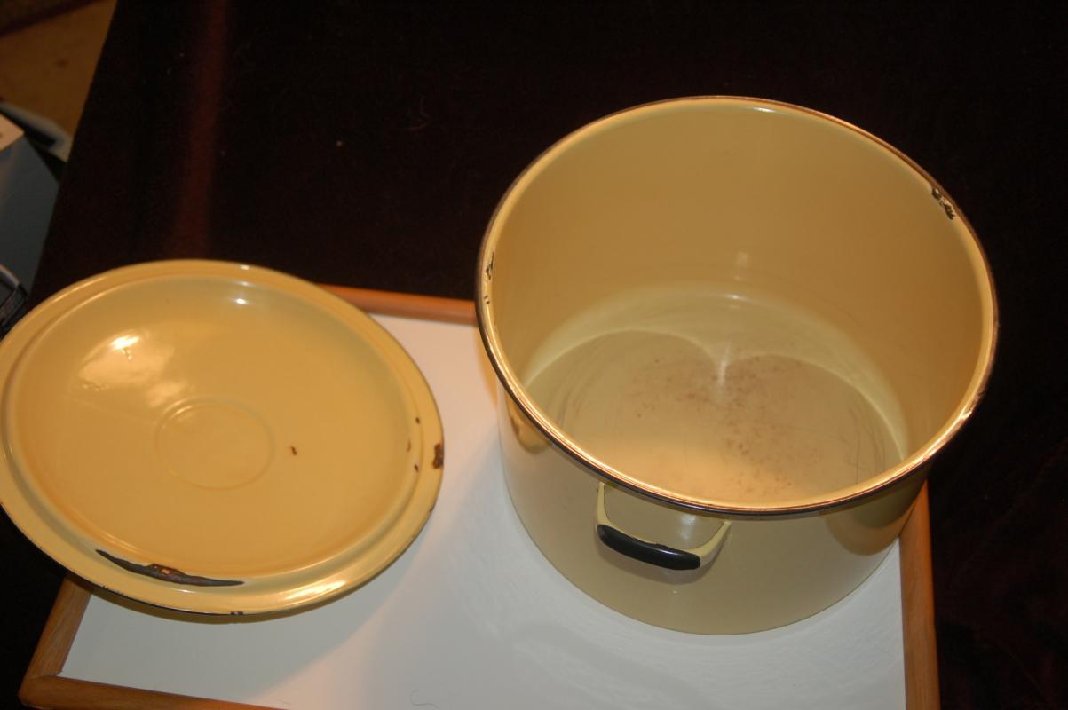 AWESOME YELLOW ENAMEL STOCK POT