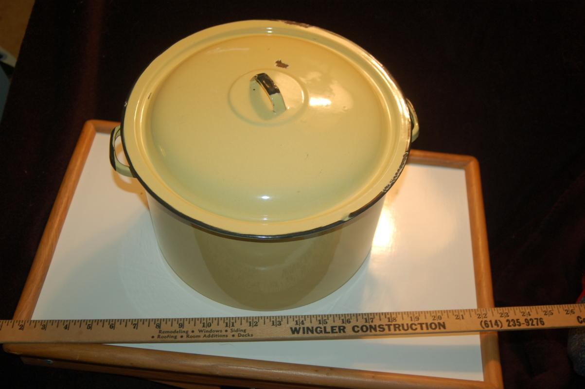AWESOME YELLOW ENAMEL STOCK POT