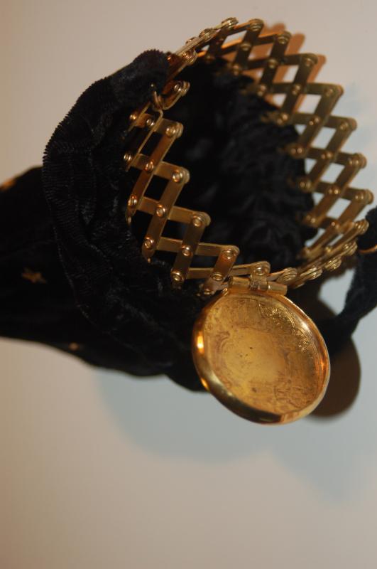VINTAGE BEAUTY BAG FLAPPERS ERA
