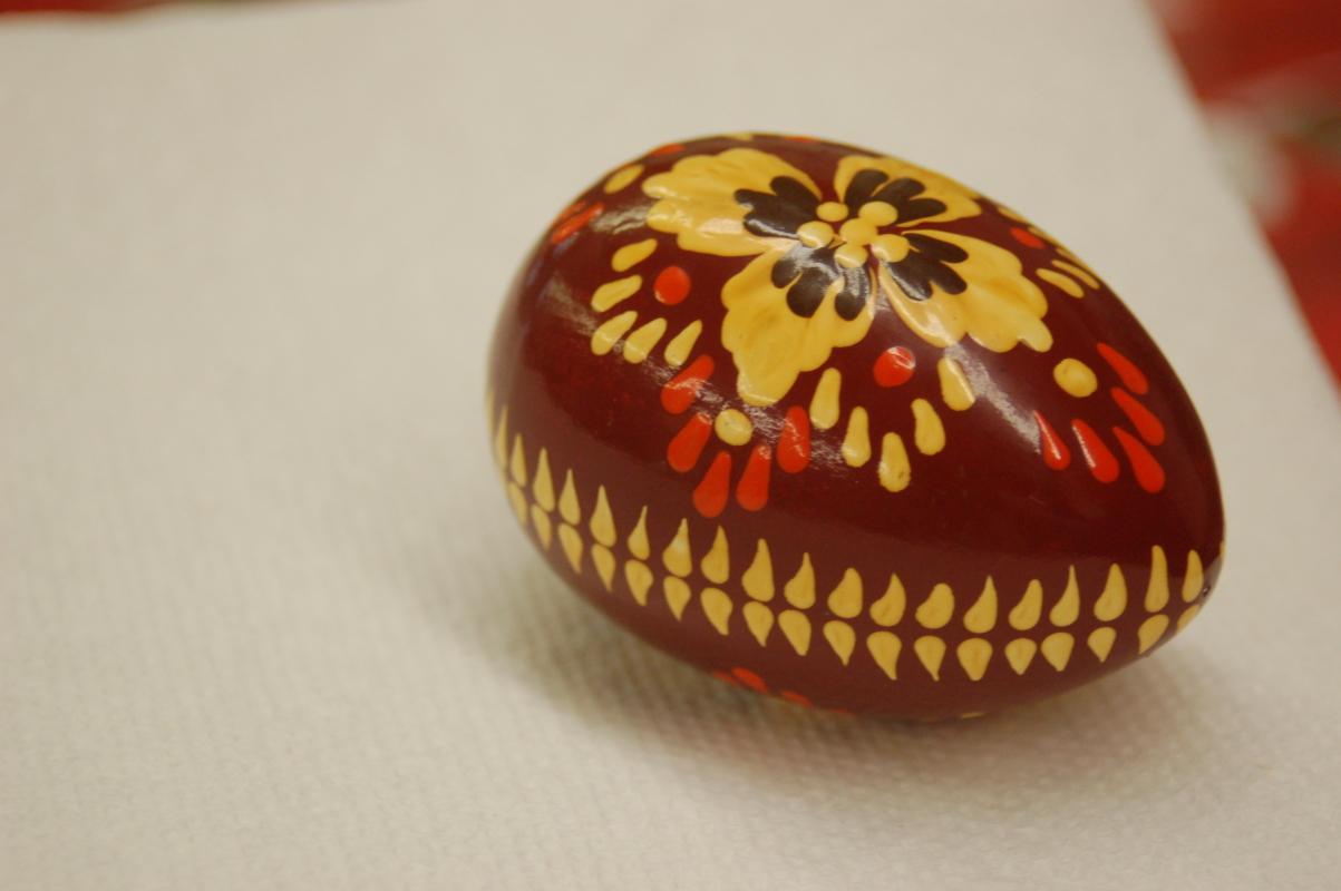 COLLECTIBLE HAND PAINTED EGG