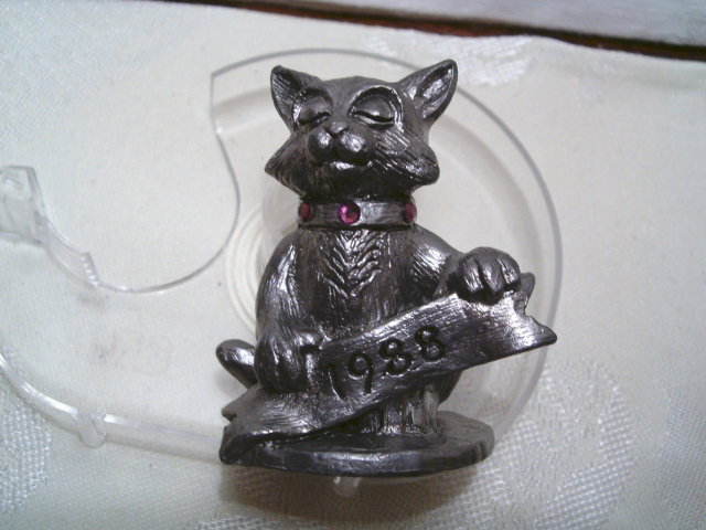 Ricker pewter cat / rhinestone collar 1988