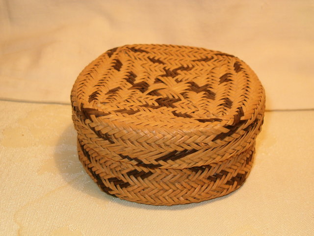 Tarahumara Indian basket/lid old