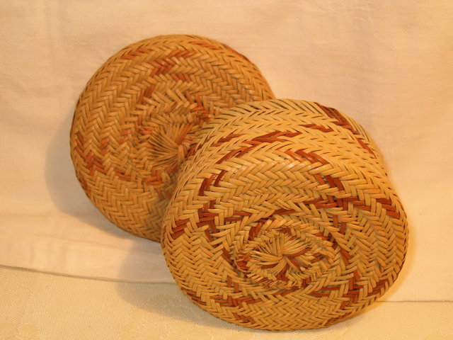 Tarahumara Indian basket/lid old
