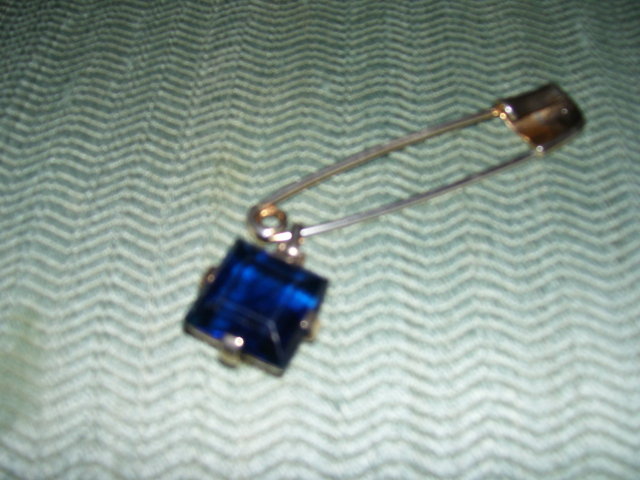 Trifari- Saphire Blue Stone- Latchpin Broach
