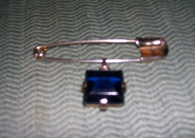 Trifari- Saphire Blue Stone- Latchpin Broach