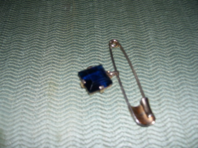 Trifari- Saphire Blue Stone- Latchpin Broach