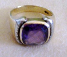 Man's Color Change Stone Chanel Set in 9.0 Grams of 10K Yellow Gold