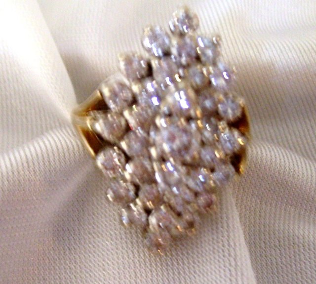 Ladys 3.00cts. Diamond Ring - 9.50 grms 14K Yellow Gold