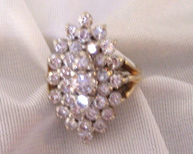 Ladys 3.00cts. Diamond Ring - 9.50 grms 14K Yellow Gold