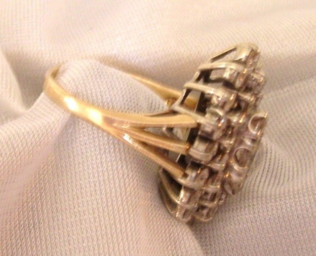 Ladys 3.00cts. Diamond Ring - 9.50 grms 14K Yellow Gold