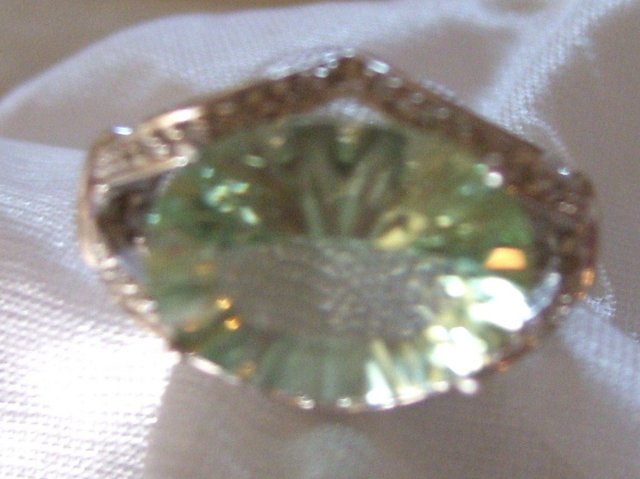 A Ladys-8.50cts Green Quartz/.18ct diamond/ 7.30 grams 14K White gold