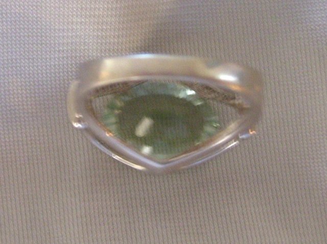 A Ladys-8.50cts Green Quartz/.18ct diamond/ 7.30 grams 14K White gold