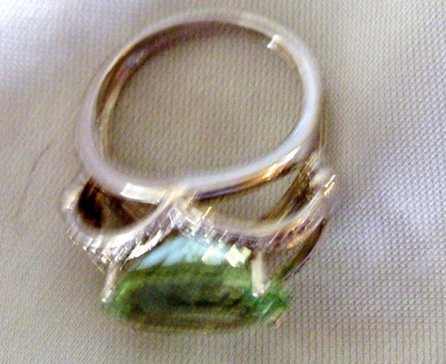 A Ladys-8.50cts Green Quartz/.18ct diamond/ 7.30 grams 14K White gold