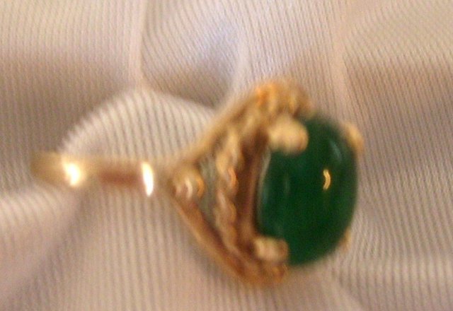 Ladys 2.40 cts. ,Beautiful dark green Natural Emerald ring/. 3.20 grams 14K yellow gold