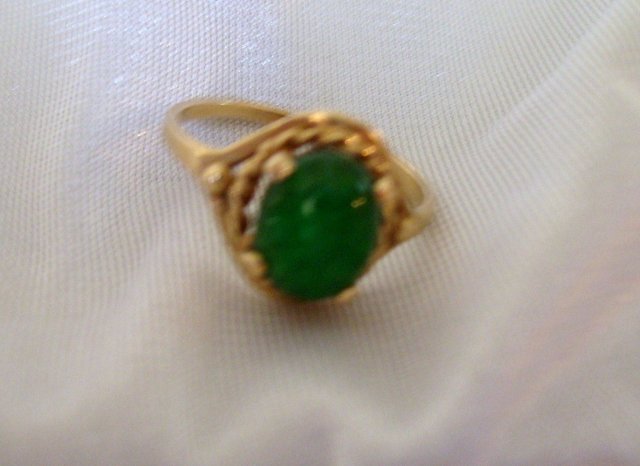 Ladys 2.40 cts. ,Beautiful dark green Natural Emerald ring/. 3.20 grams 14K yellow gold