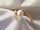 Ladys 14k Yellow Gold and Pearl Ring
