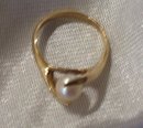 Ladys 14k Yellow Gold and Pearl Ring